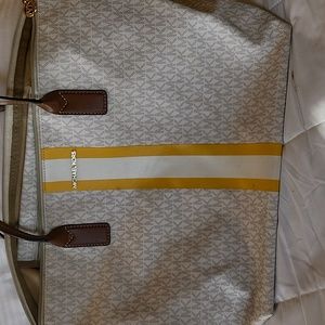 Michael kors tote